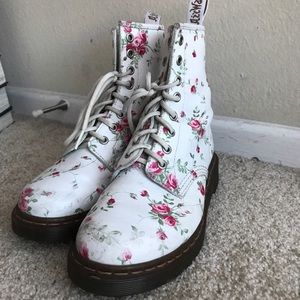WHITE FLORAL DOC MARTENS